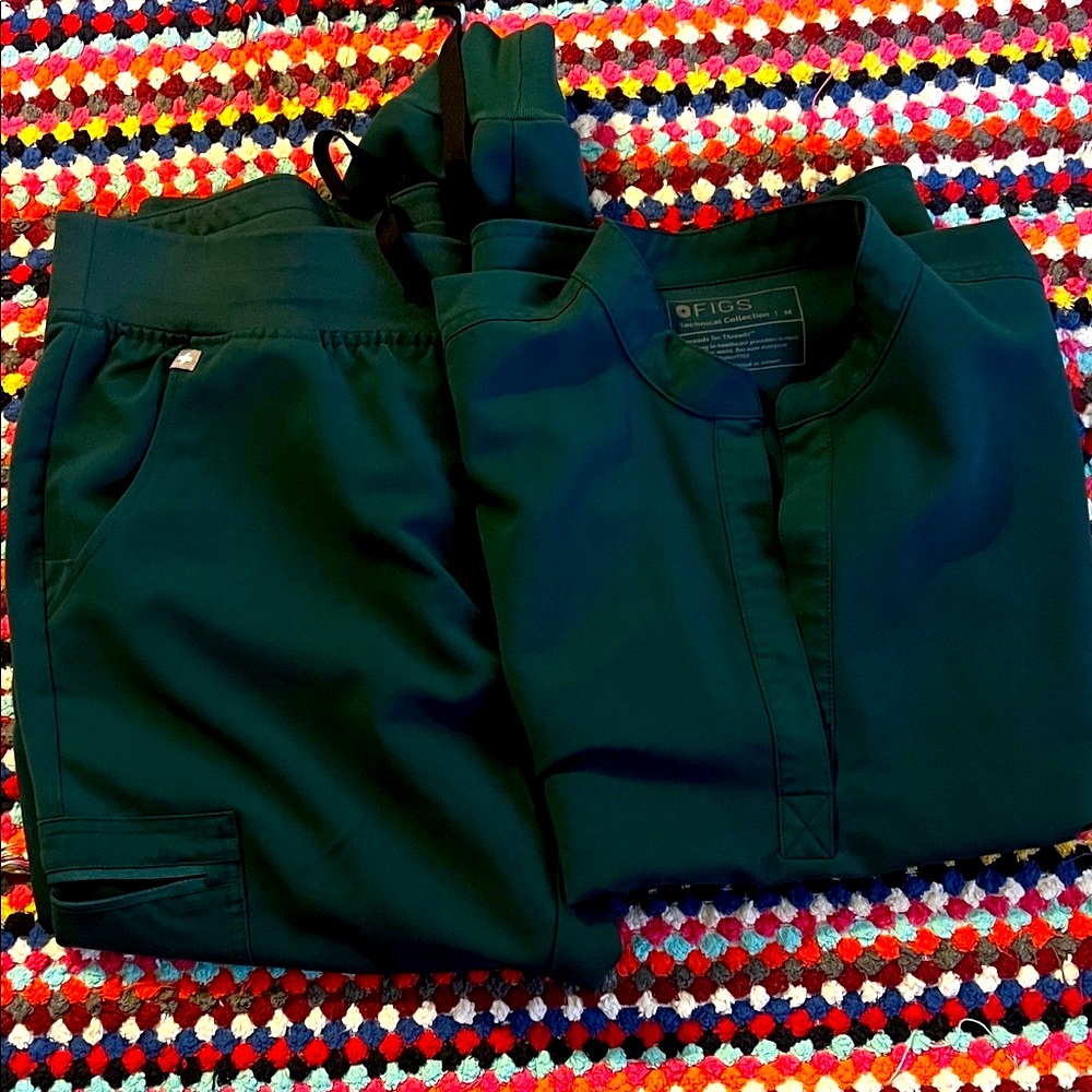 Figs Forrest Green Scrub Set
